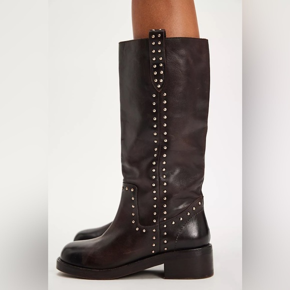 NWOB Free People Blazing Saddles Pull-On Boots in Chocolate Brown Leather